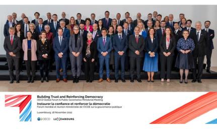 Foto di gruppo dei ministri partecipanti al OECD Global Forum: Building Trust and Reinforcing Democracy